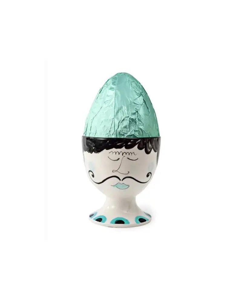 „Pasquale“, Osterei aus dunkler Schokolade auf handbemalter Caltagirone-Keramikvase, zwei Sabadì-Gewichte
