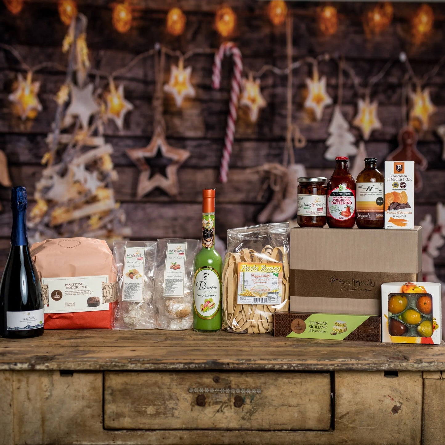 Confezione regalo natalizia "Mondello" con 12 prodotti siciliani Confezione regalo natalizia Food in Sicily