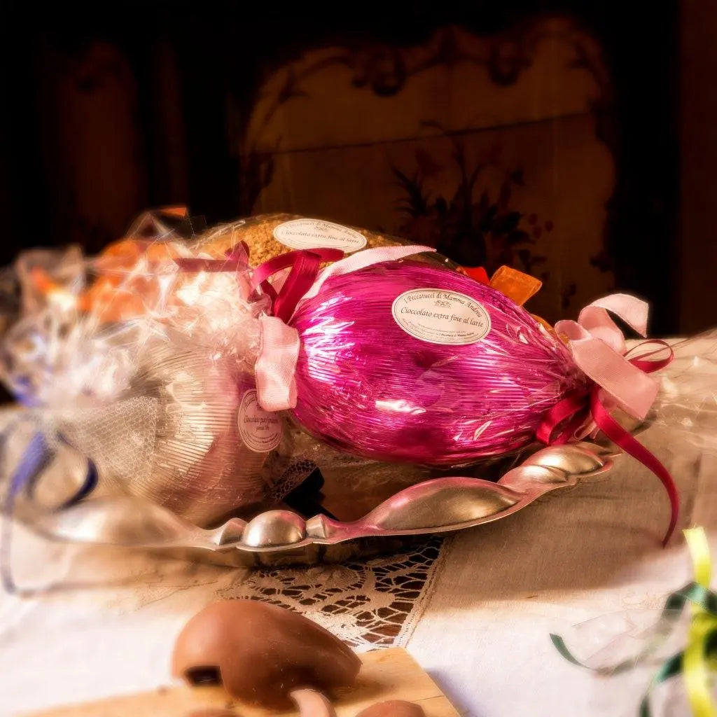 Oster-Geschenkbox mit Colomba und Schokoladen-Ei-Essen in Sizilien